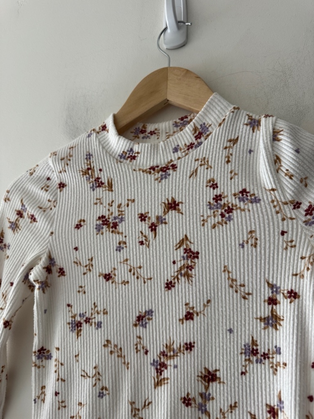 Abercrombie Girls Ribbed Floral Long Sleeve Top - Picture 2 of 5